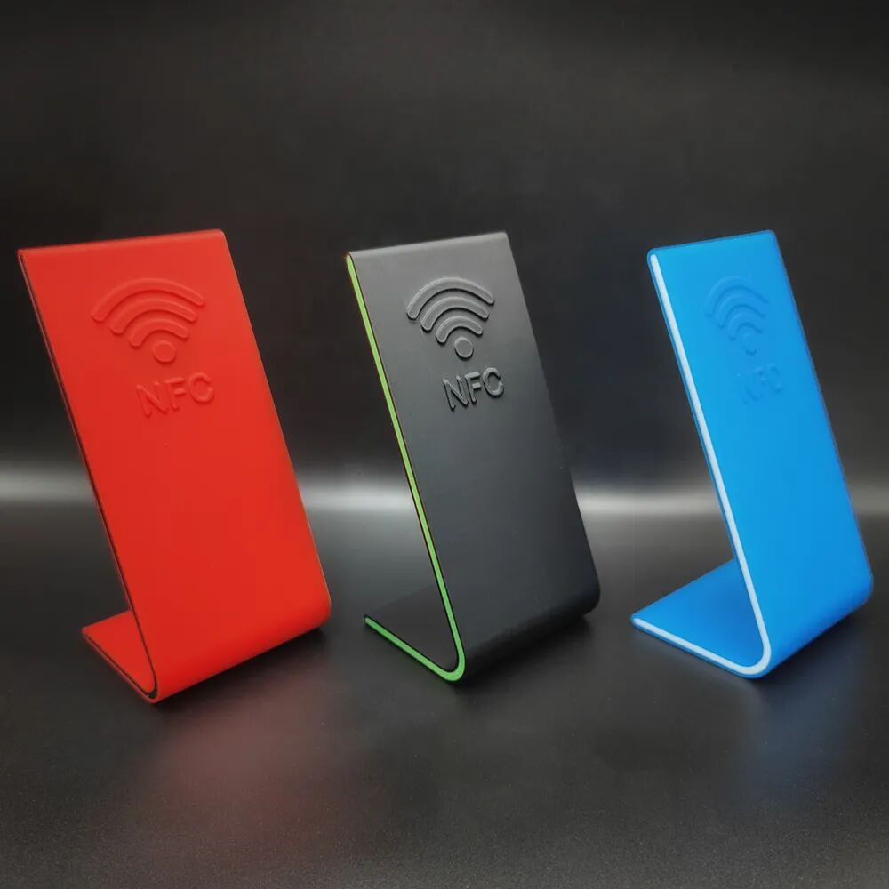 Blippbar NFC-ställ i tre färger